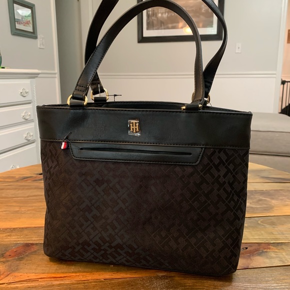 Tommy Hilfiger Handbags - NWT Tommy Hilfiger Tote